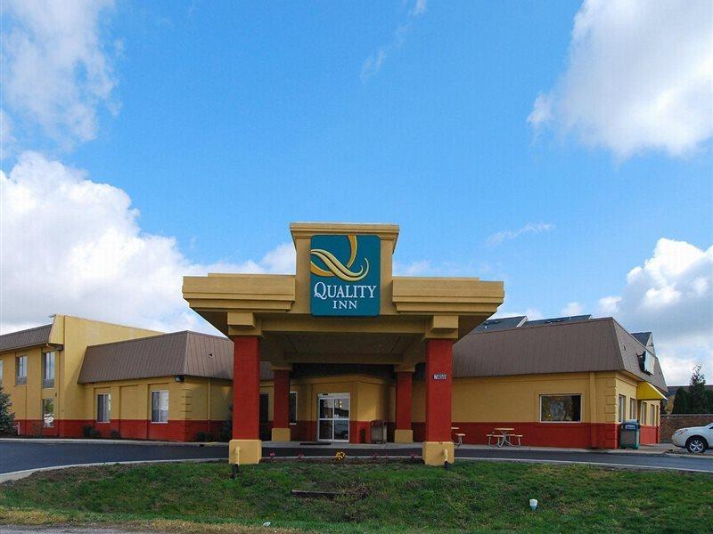 Hotel Baymont By Wyndham Indianapolis East Exterior foto