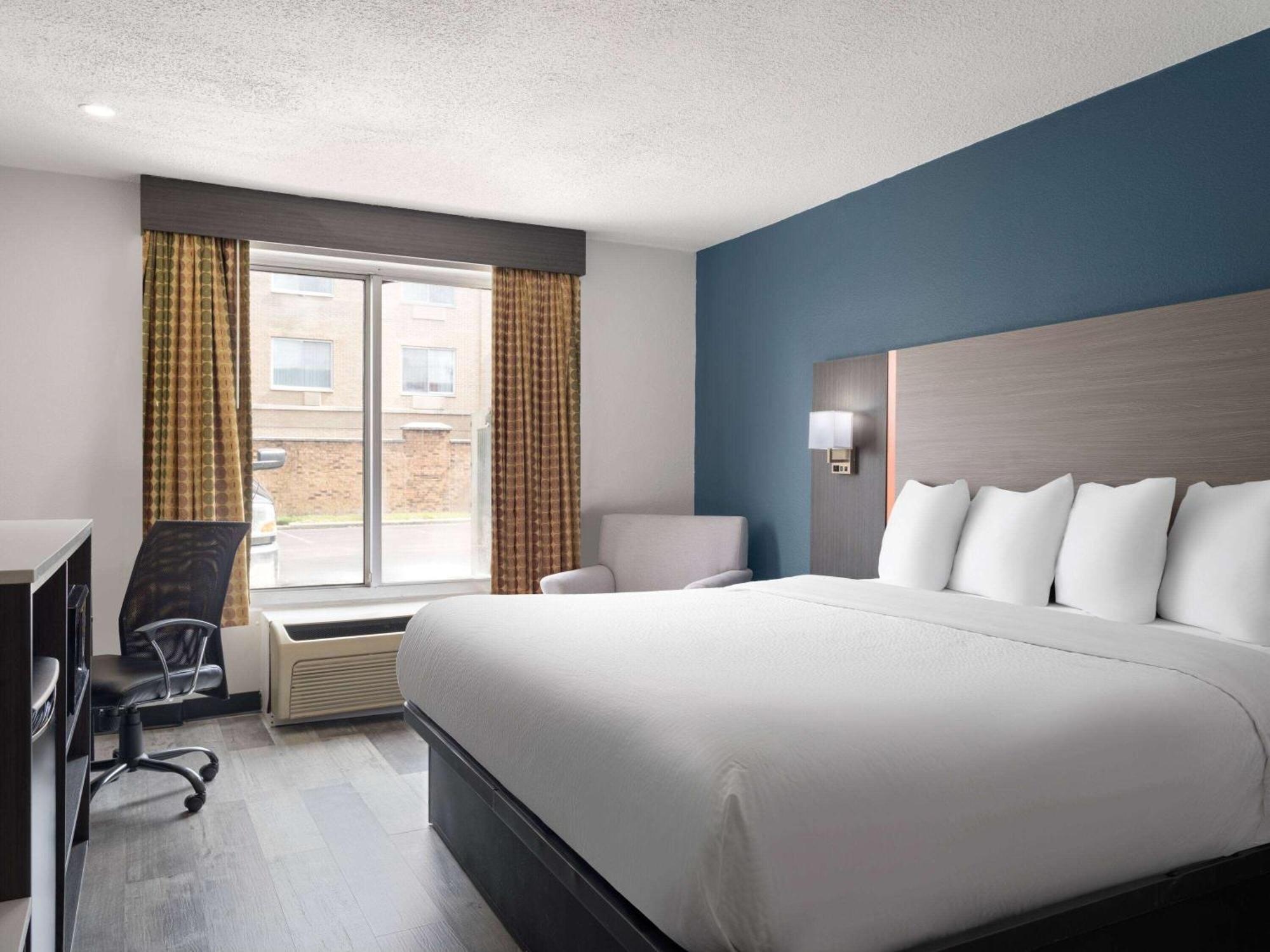 Hotel Baymont By Wyndham Indianapolis East Exterior foto